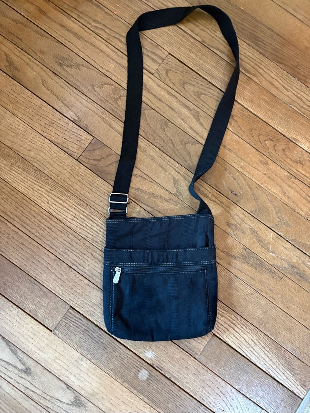 Thirty One Fabric Black Crossbody  Multiple Pockets Adjustable + Matching Wallet